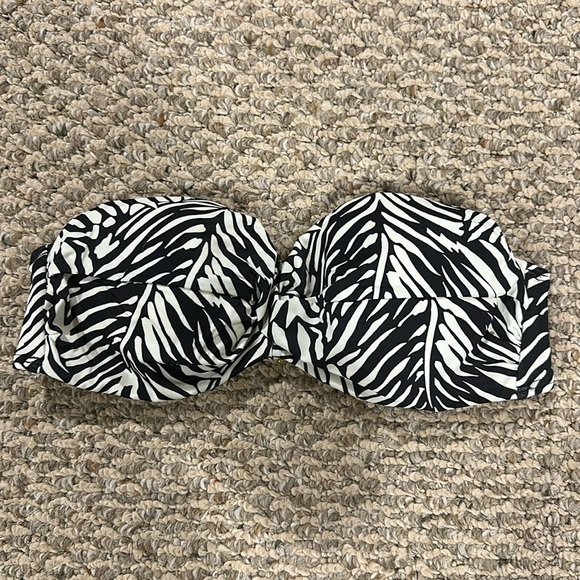 Victoria’s Secret swim top - Picture 1 of 2